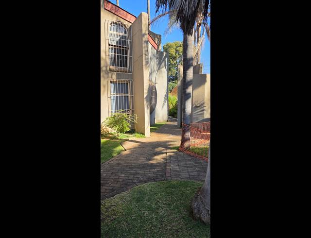 4 BEDROOM HOUSE FOR SALE IN FLORA GARDENS